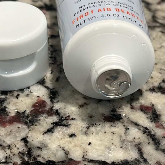 First Aid Beauty Retinol Serum Pure Concentrate 0.25% + sealed Ultra Repair DUO! - Picture 8 of 8